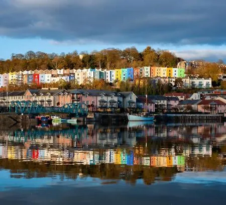 Spacious And Quiet Ground Floor Flat - Free Parking * ブリストル