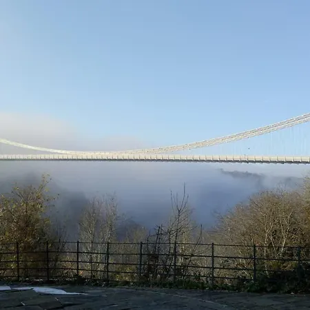 アパート Spacious And Quiet Ground Floor Flat - Free Parking ブリストル