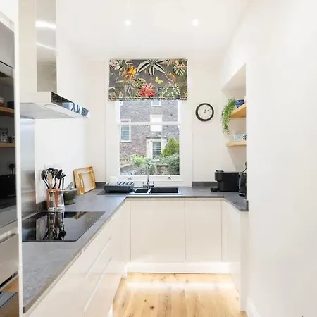 Spacious And Quiet Ground Floor Flat - Free Parking * Bristol