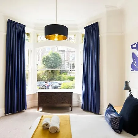 Spacious And Quiet Ground Floor Flat - Free Parking ブリストル
