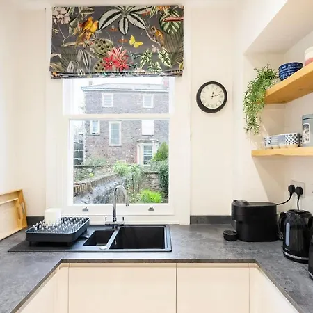 Spacious And Quiet Ground Floor Flat - Free Parking アパート ブリストル