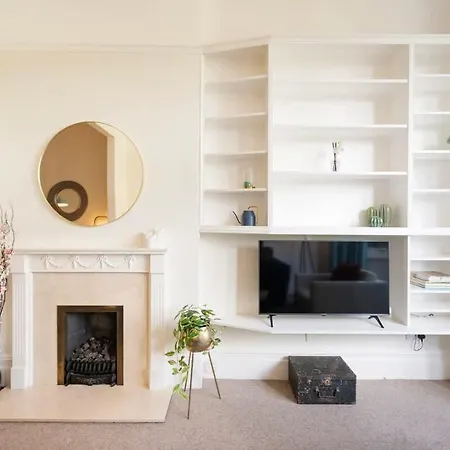 Spacious And Quiet Ground Floor Flat * Бристоль