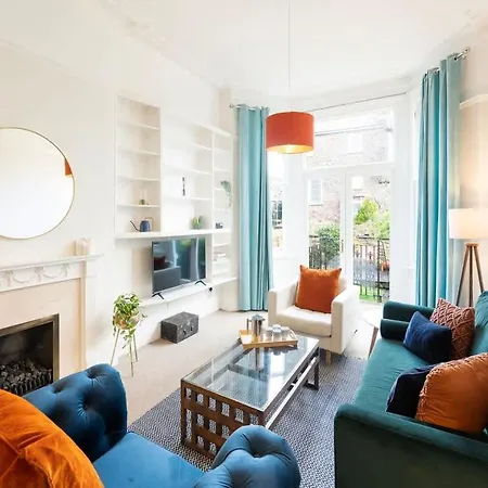 Spacious And Quiet Ground Floor Flat - Free Parking Apartment