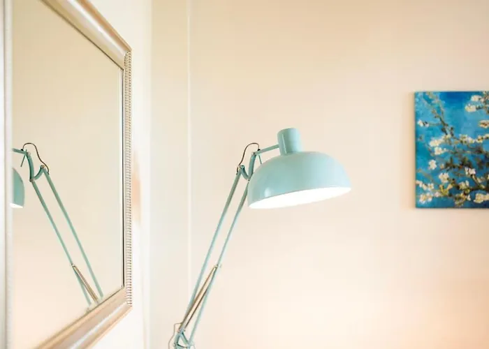 Spacious And Quiet Ground Floor Flat - Free Parking Апартаменты *