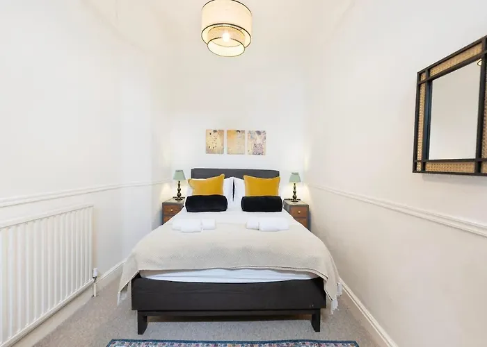 Spacious And Quiet Ground Floor Flat - Free Parking Bristol