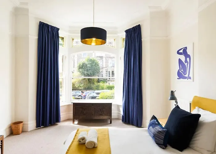 Spacious And Quiet Ground Floor Flat - Free Parking Бристоль