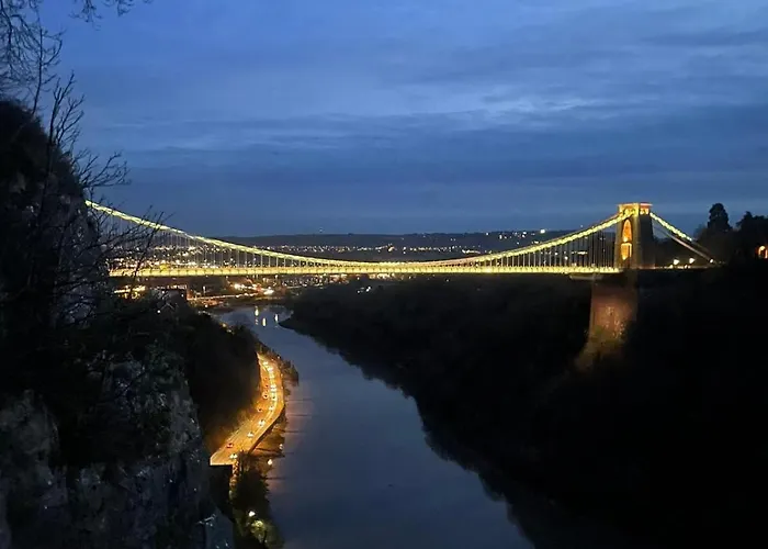 Spacious And Quiet Ground Floor Flat - Free Parking