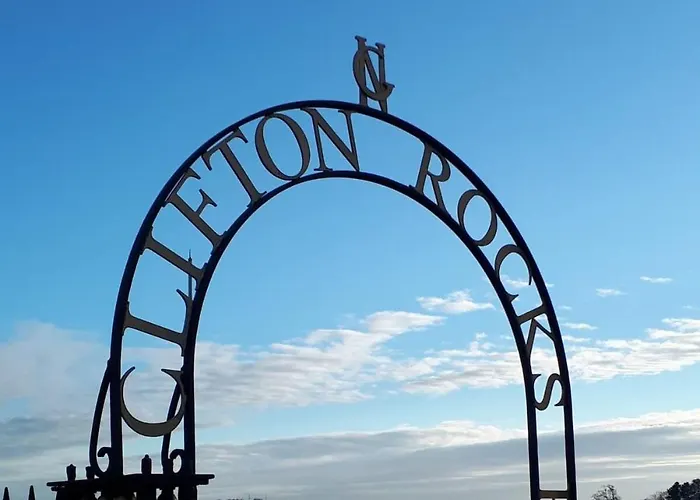 Апартаменты Spacious And Quiet Ground Floor Flat - Free Parking