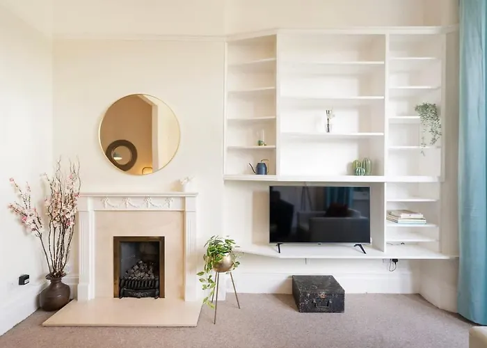 Spacious And Quiet Ground Floor Flat - Free Parking * Бристоль