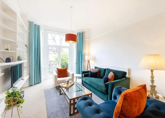 Apartment Spacious And Quiet Ground Floor Flat - Free Parking *