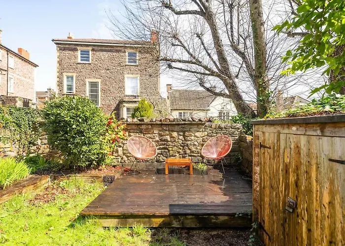 Spacious And Quiet Ground Floor Flat - Free Parking * Bristol