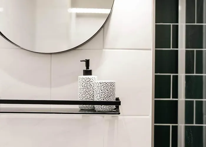 Spacious And Quiet Ground Floor Flat - Free Parking * Bristol