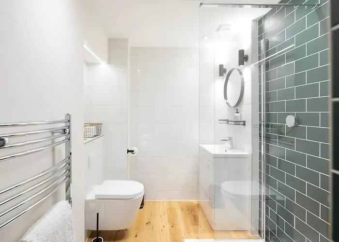 Apartmán Spacious And Quiet Ground Floor Flat - Free Parking