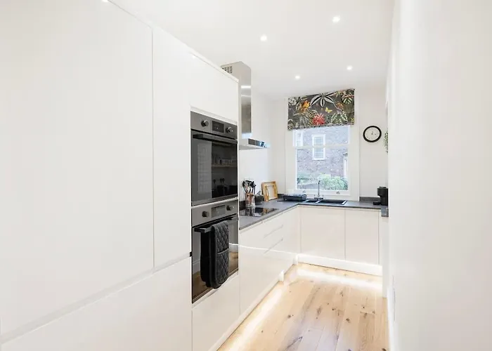 Spacious And Quiet Ground Floor Flat - Free Parking Apartmán *