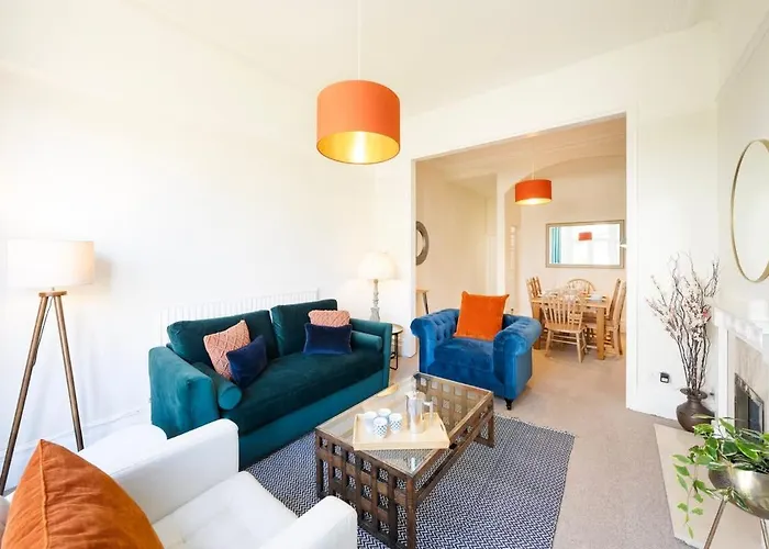 Apartmán Spacious And Quiet Ground Floor Flat - Free Parking